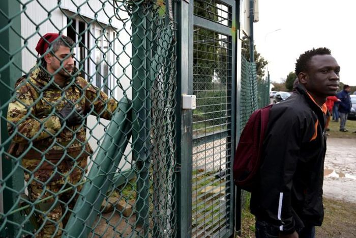 Migrants and asylum-seekers were given 48 hours notice of the centre's closure, and the authorities began the evacuation of 500 people, including 120 women and 14 children