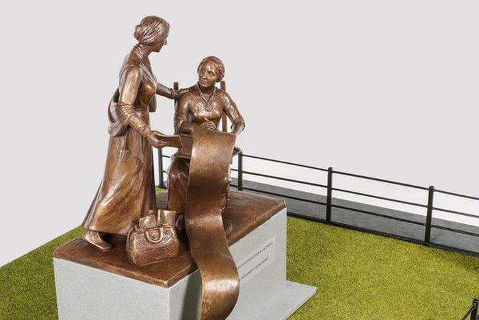 A suffrage monument fails black women