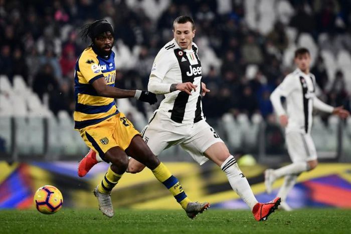 Parma's Ivorian forward Gervinho (L) holds off Juventus' Italian forward Federico Bernardeschi during the Italian Serie A football match Juventus vs Parma on February 2, 2019 at the Juventus stadium in Turin.