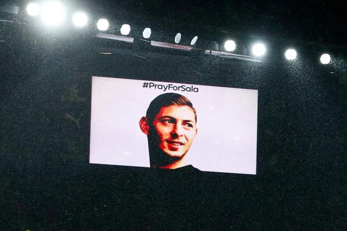 Players and supporters of Arsenal and Cardiff paid tribute to Emiliano Sala during Tuesday's Premier League match at the Emirates