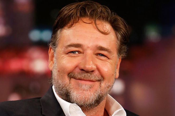 Russell Crowe is unhappy with the plan to present some Oscars during TV ad breaks. [New idea]