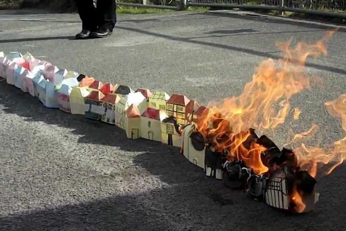 Feeling dismissed, a lady reportedly burns her ex-boyfriend's room in response to their split. - [YouTube]