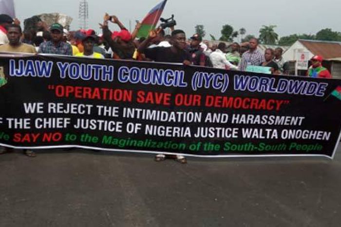 Onnoghen: Ijaw Youths reportedly block East-West road, cause traffic gridlock