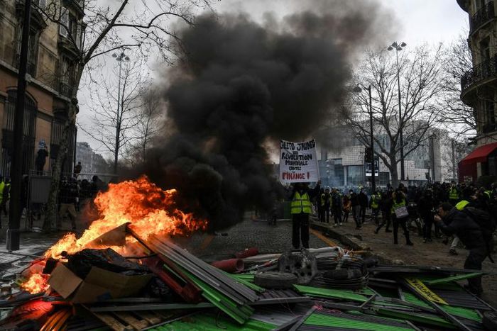 "Yellow vests = World revolution against finance!" There were clashes during the protests at Place de la Bastille in Paris