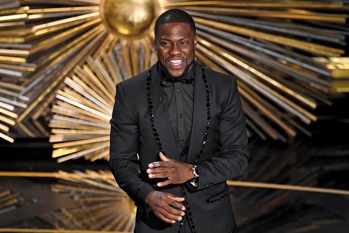 'The Upside' takes Kevin Hart to no. 1 amid Oscar controversy