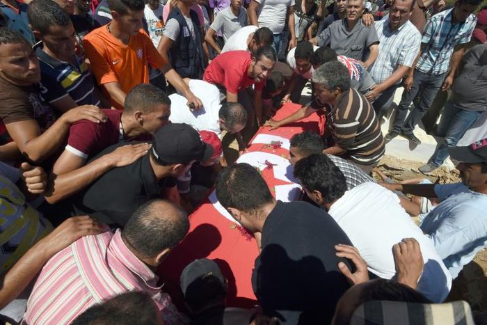 Tunisian mourners carry the coffin of a soldier who was killed by militants in a July 2014 attack