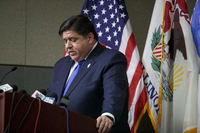 Gunman Kills 5 at a Warehouse West of Chicago