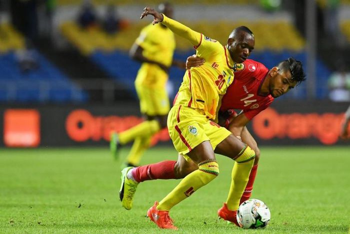 Kaizer Chiefs star Khama Billiat (L) playing for Zimbabwe against Tunisia during the 2017 Africa Cup of Nations in Gabon.