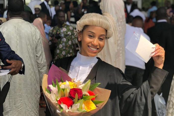 When a woman criticized him for strongly campaigning for a politician to become the President of Nigeria, Davido threw a tantrum and made the conversation about her poor looks despite seeming pleasant. [Instagram/ekbenswaaaag]