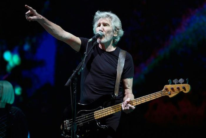 English singer/songwriter/bassist Roger Waters, of Pink Floyd fame, slammed Richard Branson over his support for an aid concert to support Venezuelans