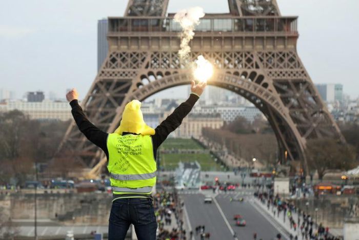 A poll has found for the first time that more than half of those questioned feel the French "Yellow Vest" protests should end
