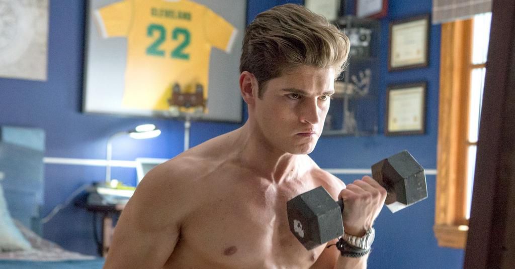 Gregg Sulkin in