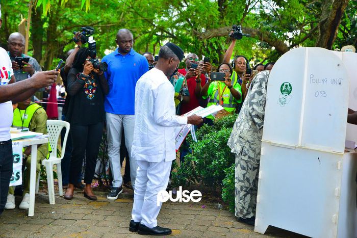 Vice president, Yemi Osinbajo arrived at the poling unit around 10 am