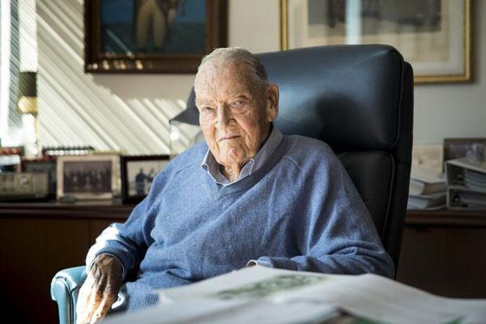 John C. Bogle, founder of financial giant vanguard, is dead at 89