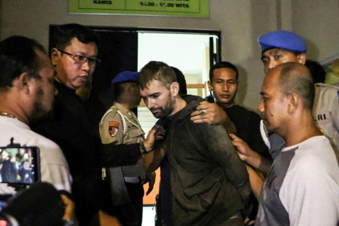 Frenchman Felix Dorfin, who escaped from custody while facing trial on drug charges in Lombok, is escorted by Indonesian police following his recapture