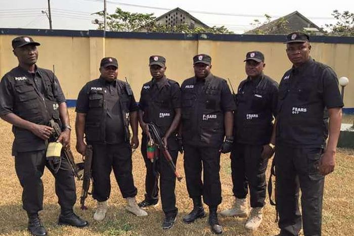 SARS operatives extorts, sexually harasses pretty lady