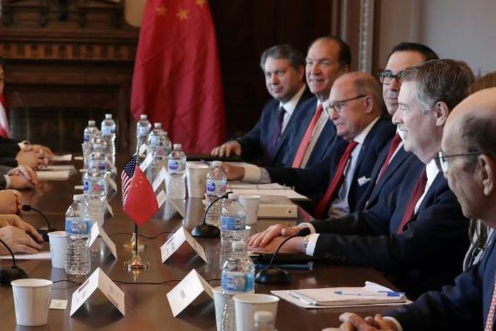 Beijing's trade envoy Liu He (L) meets with US Trade Representative Robert Lighthizer (R) at the Eisenhower Building near the White House