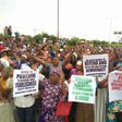 Pro-Buhari protesters storm US embassy over Onnoghen's suspension.