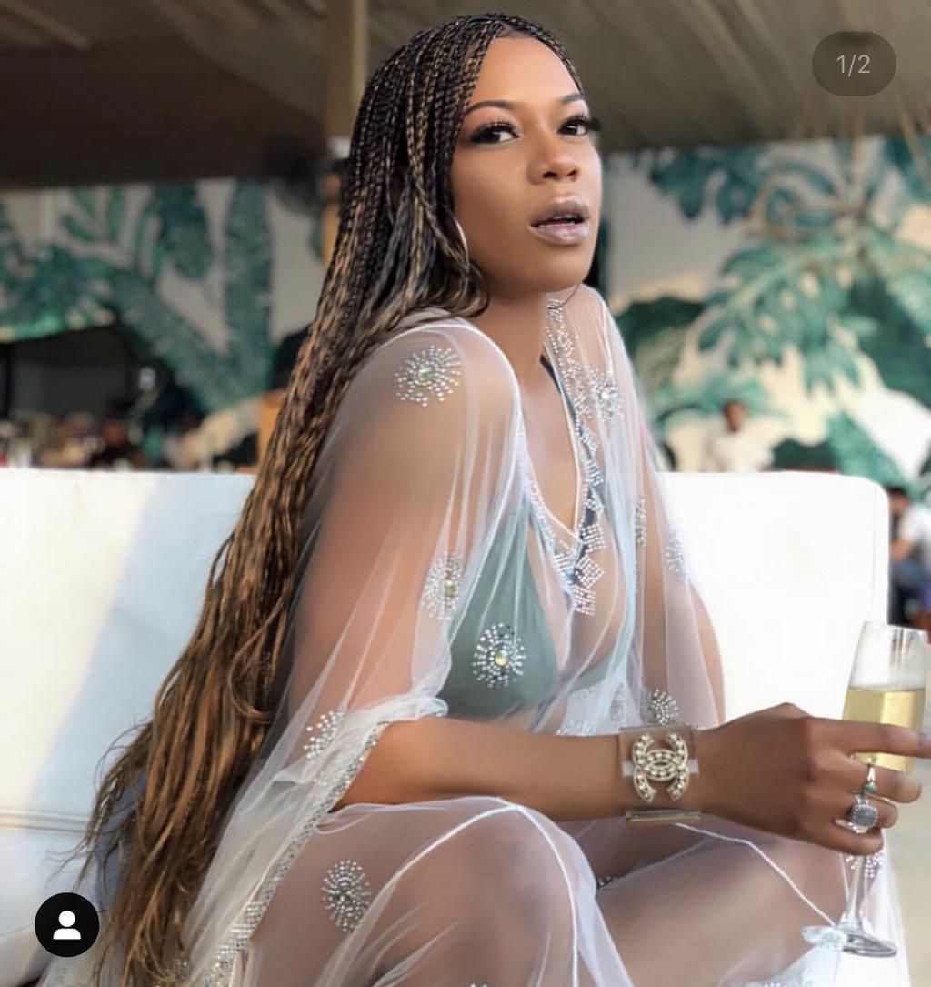 Yvonne of Vonne Couture rocking her Mia Mia Hair