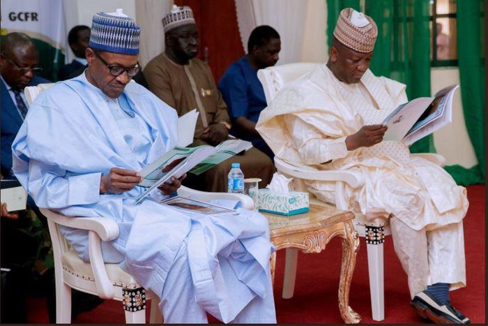 Shugaba Buhari tare da gwamna Abdulaziz Yari