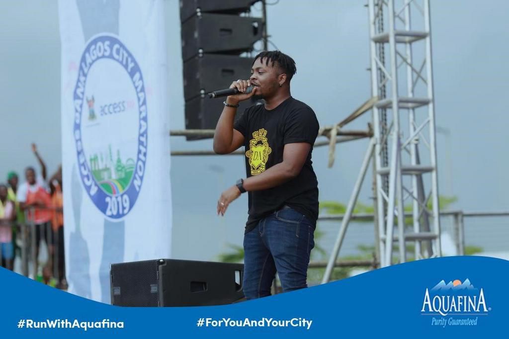 Olamide, Teni and D’Banj performing on stage