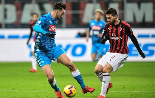 Fabian Ruiz (L) was sent off in injury time as Napoli were held 0-0 by AC Milan