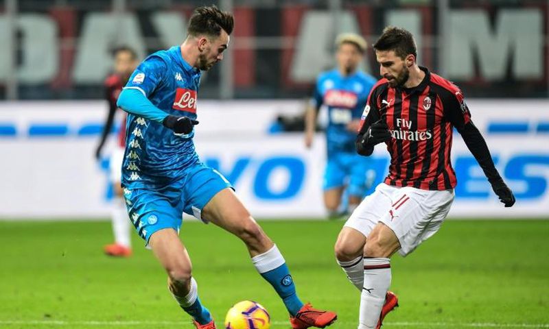 Fabian Ruiz (L) was sent off in injury time as Napoli were held 0-0 by AC Milan