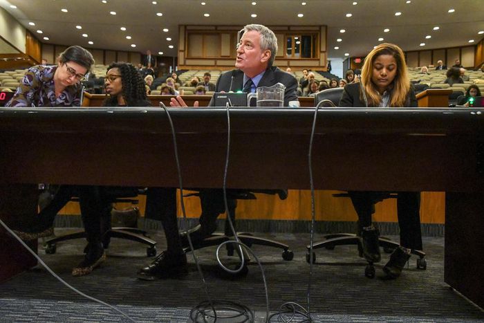 On His Visit to Albany, de Blasio Gets a (Mostly) Hearty Embrace