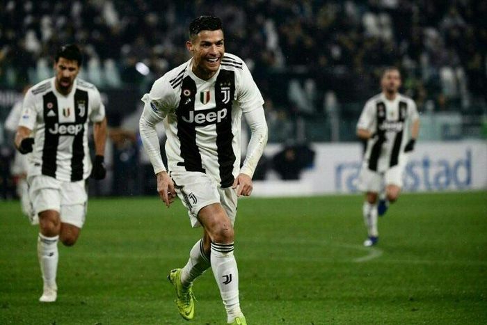 Cristiano Ronaldo went back top of the Serie A scorers with 17 goals.