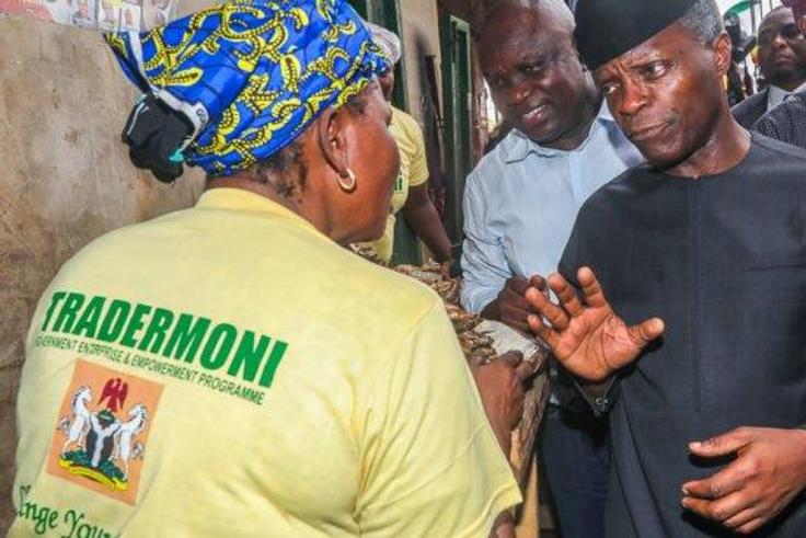 Osinbajo talking with a market woman in Lagos