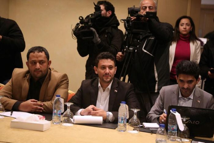 Yemeni Huthi official Abdel Kader al-Murtadha (C) attends a January 2019 meeting in Amman, Jordan to discuss prisoner swaps between the Yemeni government and Huthi rebels