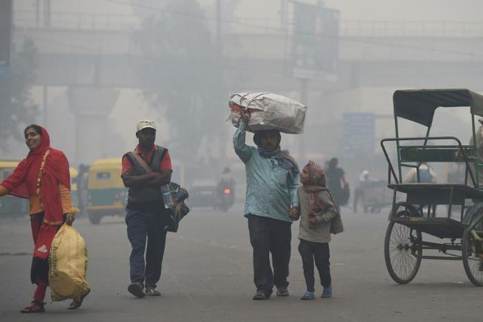 For the well-heeled in New Delhi, eating out means enjoying a gourmet spread amid sprawling green spaces but the poor must deal with dust and toxic fumes from vehicles zipping past rickety roadside food stalls in the world's most polluted major city