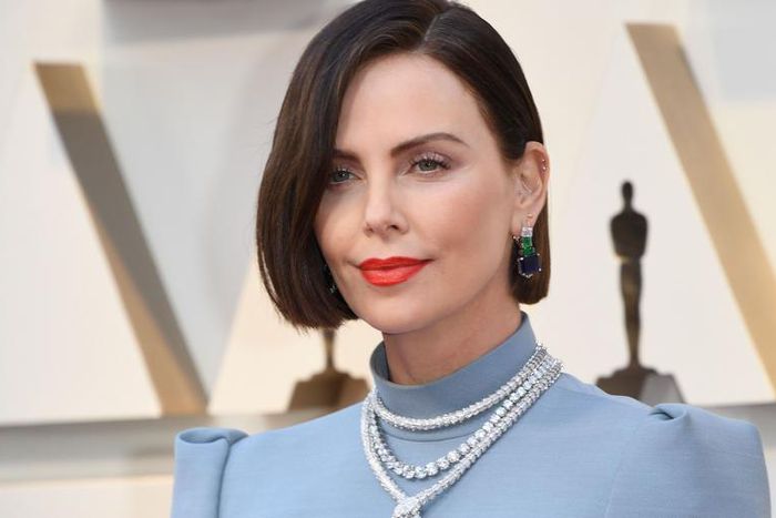 Charlize Theron's Back Looks Super-Toned At Oscars