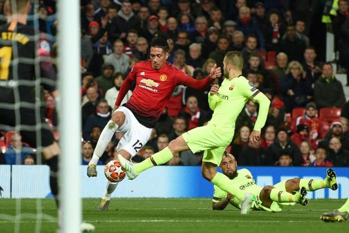 Chris Smalling had one final chance to snatch a draw for Man Utd with the last kick of the game