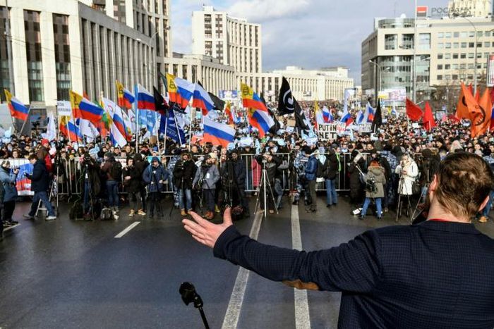 Thousands of people demonstrated Sunday in central Moscow to demand internet freedom in Russia.