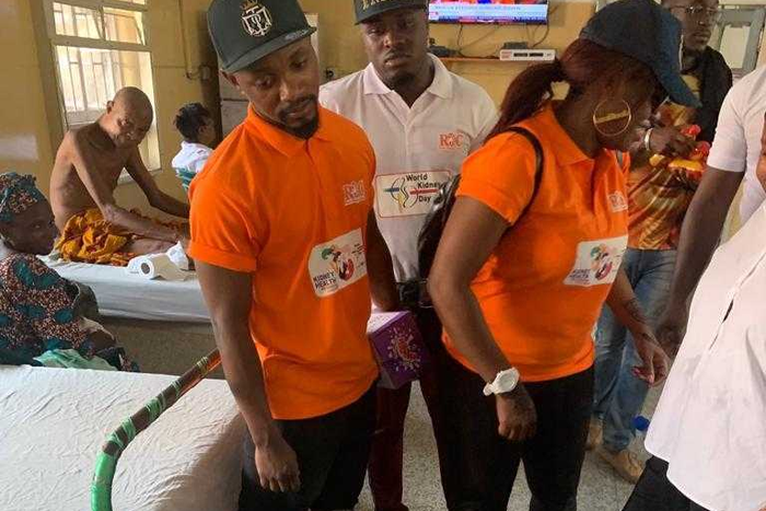 Three members of The Temple Company including Jeff Akoh and Bisola Aiyeola, paid a visit to the victims of the Lagos Island building collapse that happened on Wednesday, March 13, 2019.