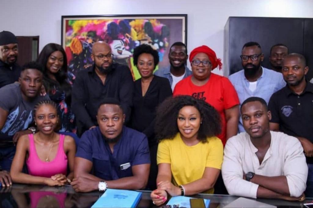 Cast and crew of 'La Femme Anjola' with Mildred Okwo [Nollywoodaccessmagazinecom]