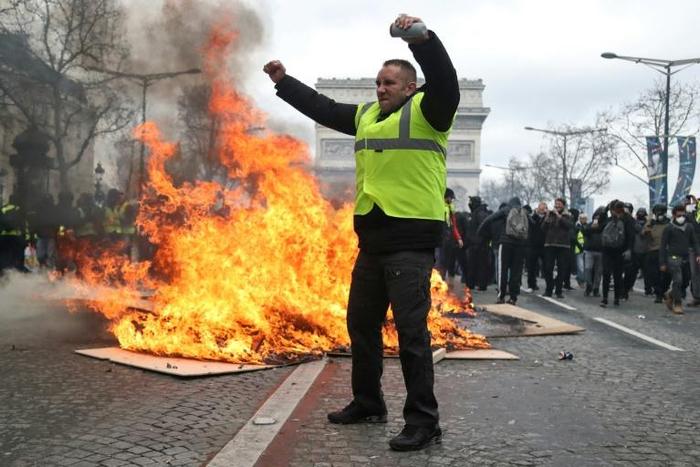 "Yellow vest" protesters will be banned from the Champs-Elysees after last week's protests turned violent, with more than 100 businesses looted