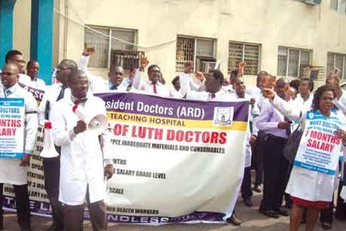 LUTH  resident doctors protesting unpaid salary (Pulse)