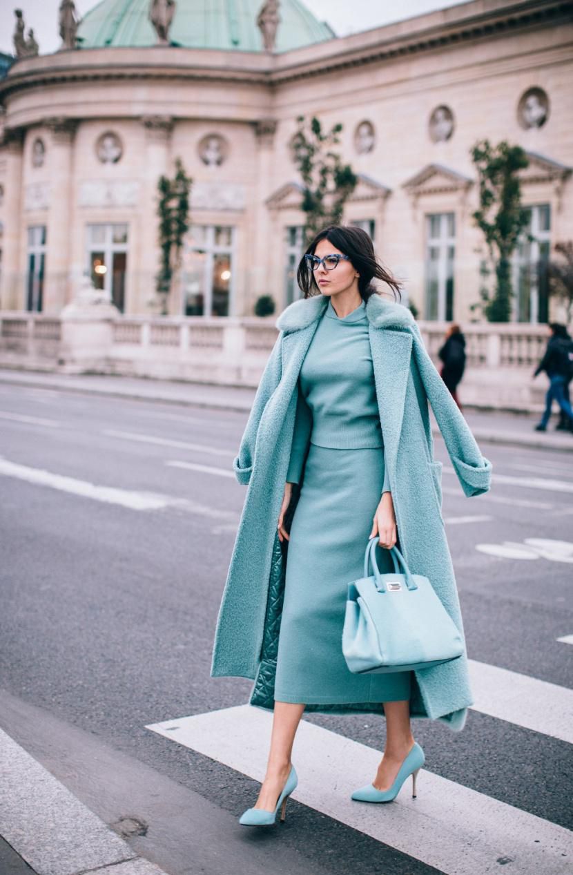 This head to toe teal look shows how matching accesories can elevate an outfit