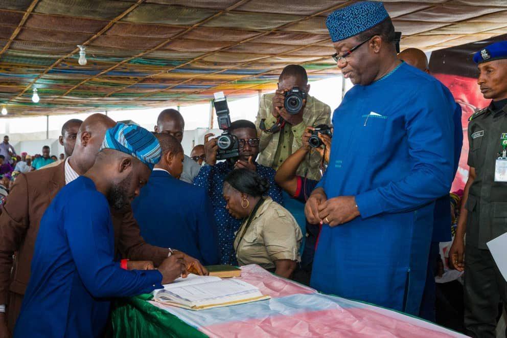 Governor Kayode Fayemi at the swear-in ceremony of his commissioners and other ranks of political office holders in Ekiti state [Twitter/@AO1379]