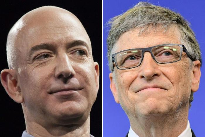 Amazon founder Jeff Bezos (L) and Microsoft co-founder Bill Gates are the richest persons in the world, according to Forbes