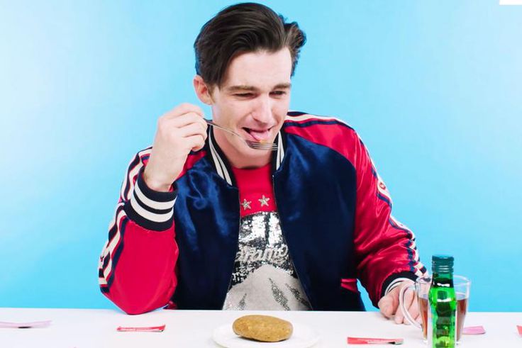 Watch Drake Bell Squirm While Eating Crickets