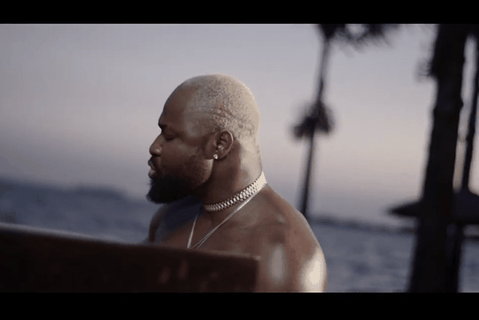 Harrysong in the visuals for 'Journey' [YouTube/Harrysong]