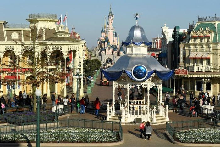 A sound "probably caused by a lift or escalator" at Disneyland Paris caused a stampede among holidaymakers