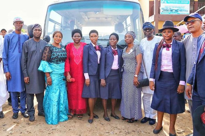L-R: Director General, Independent Campaign Group, Mr. Tayo Ayinde, Lagos State Deputy Governor-elect, Dr. Obafemi Hamzat, his wife, Mrs. Oluremi Hamzat, Director, Bethesda school for the blind, Mrs. Chioma Ohakwe with two of her students, wife of Gove...