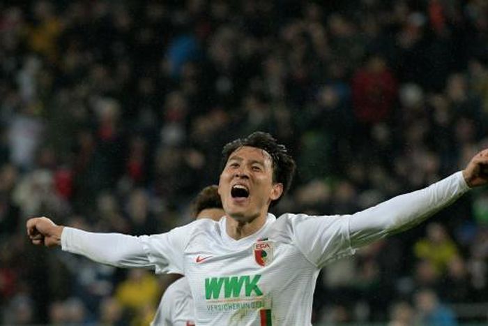 South Korean forward Ji Dong-won showed superb finishing with two goals to stun Bundesliga leaders Borussia Dortmund on Friday as struggling Augsburg sealed a shock 2-1 victory to ease their relegation woes