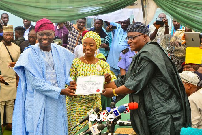 Babajide Sanwo-Olu collects Certificate of  from INEC (16)