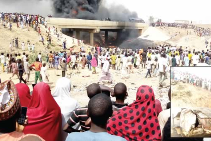 Crowd at Gombe fuel Tanker explosion on Saturday (Punch)