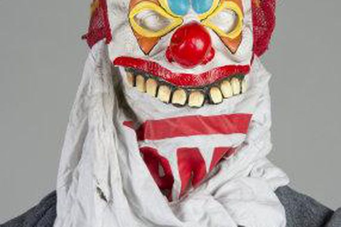 Among four gang members arrested by the Metropolitan Police for displaying violent behaviour, a 21-year-old drill rapper Lekan Akinsoji appeared the most scary with his unique mask. [Aol]